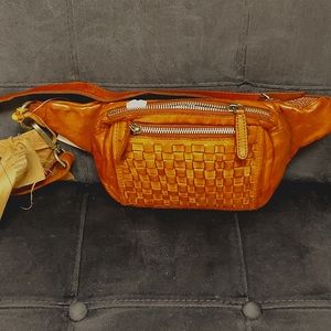 NWT Vilencia Holland distressed leather belt bag